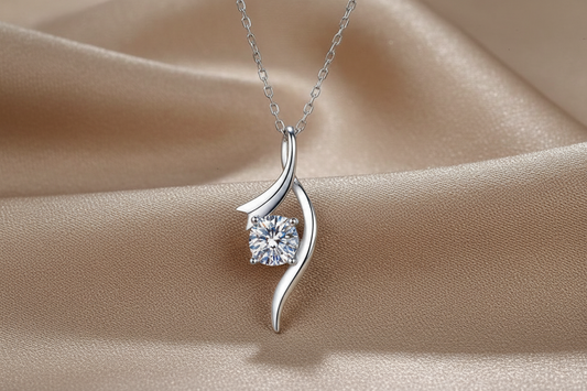 Four-Claw Diamond Necklace | 1 Carat Moissanite | S925 Sterling Silver