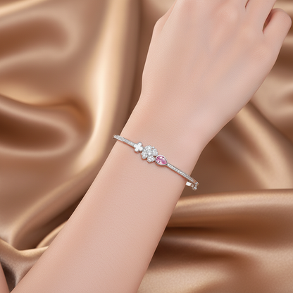 Clover Bracelet Lifestyle